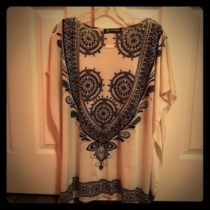 🔴5/$20 Sale!! Tunic with tribal design.